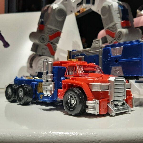 In Hand Image Of Transformers Legacy Commander Class Armada Optimus Prime  (13 of 39)